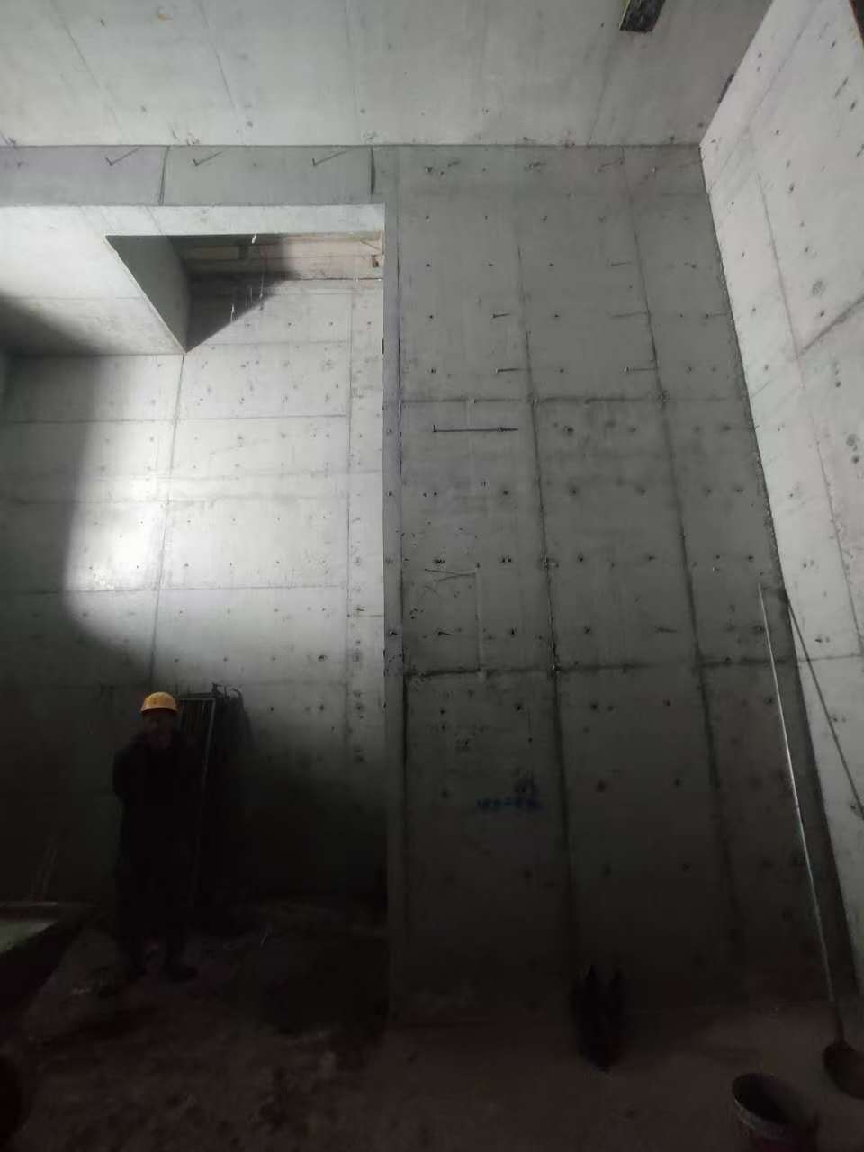 黄州墙上开槽钢筋断了有影响吗